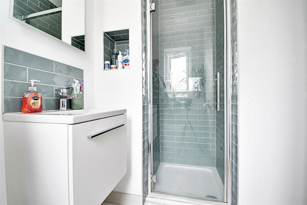 Ensuite 3.jpg