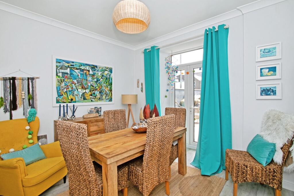 Dining Room/Bed 5