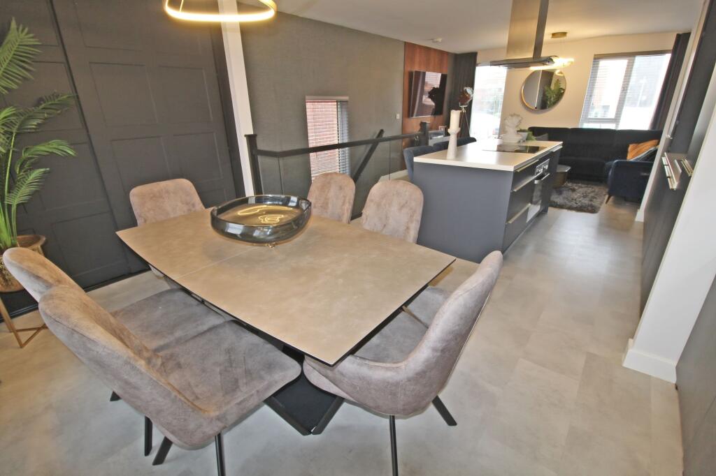Lounge/ Kitchen