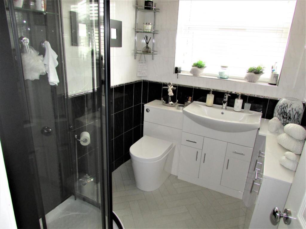 NormanSt19bath.JPG