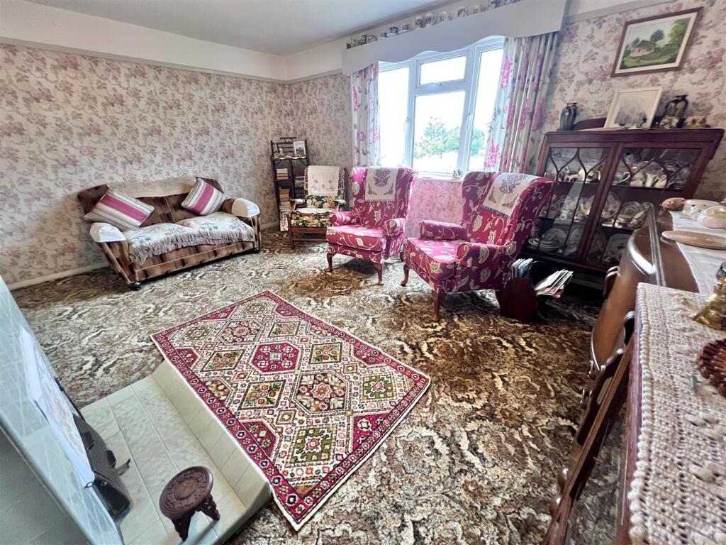 Lounge 4.jpg