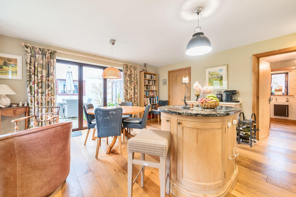 Kitchen/ Dining R...