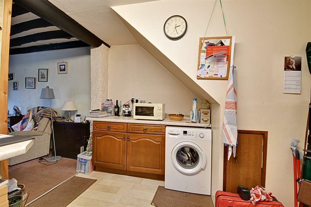 Kitchen 2.jpg