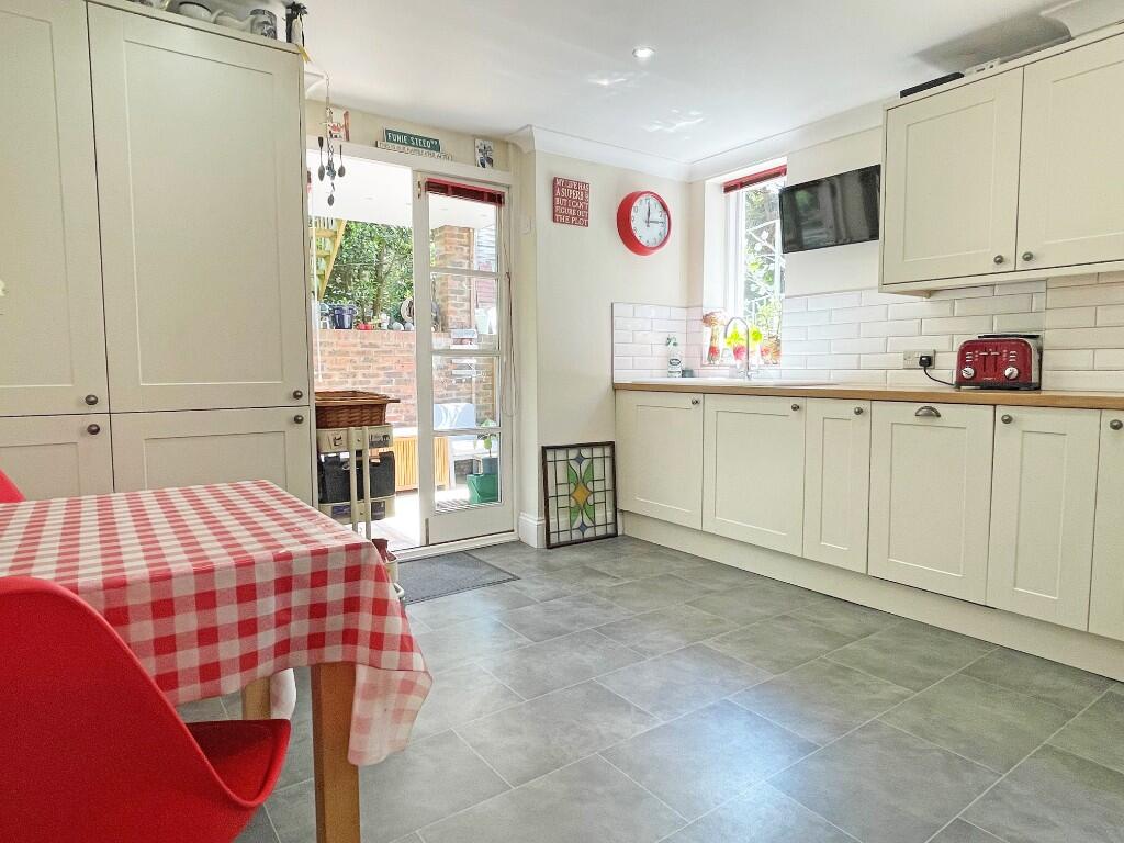 Kit/Breakfast Room