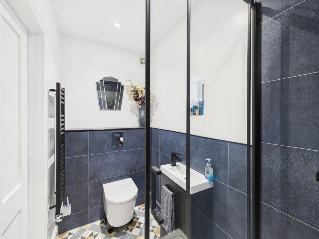 SHOWER ROOM