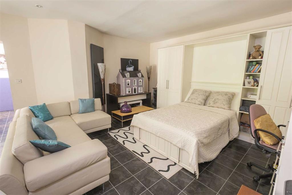 Bedroom 3/Lounge