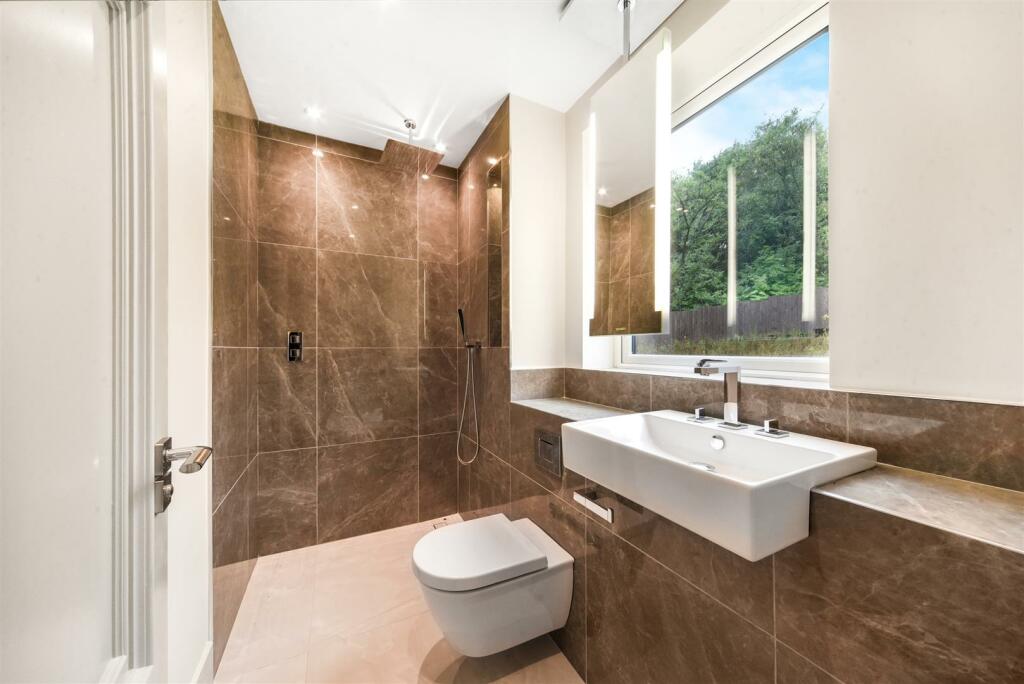 En Suite 2.jpg