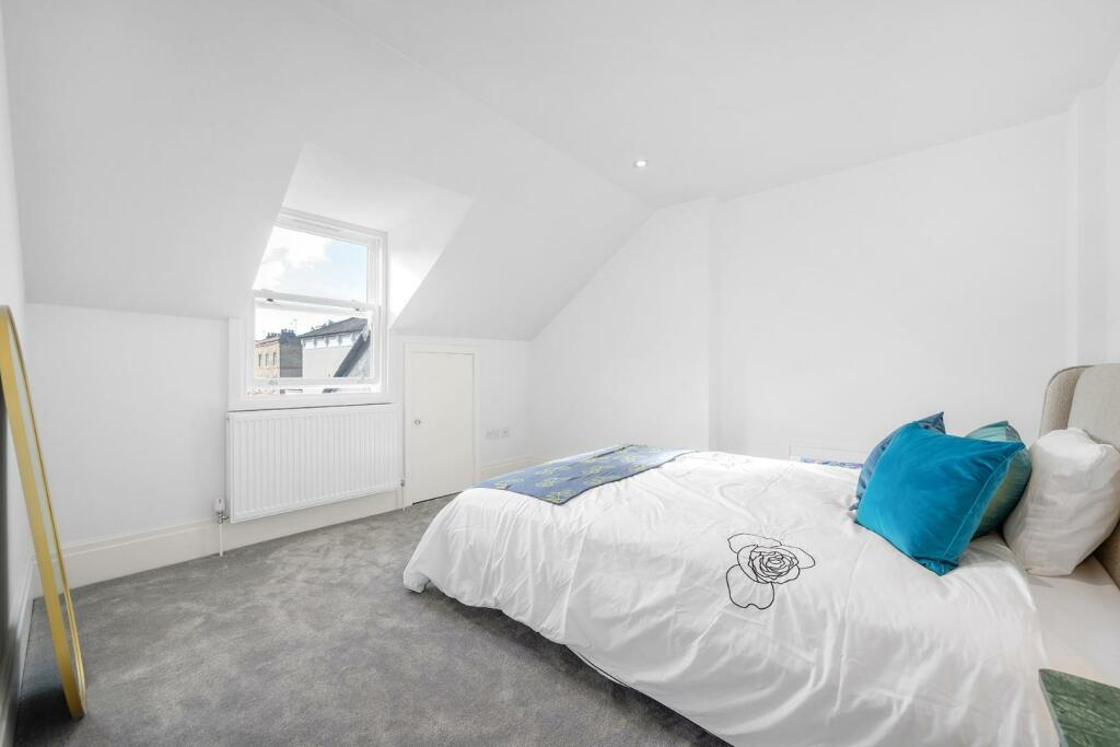 Bedroom 1.jpg