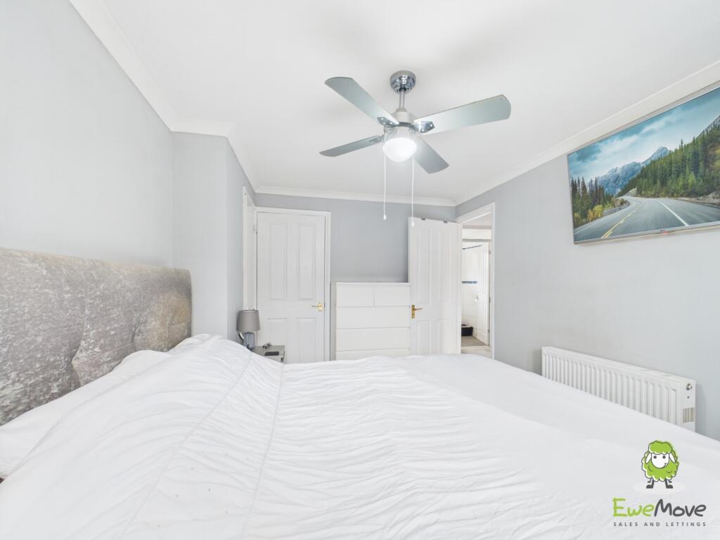 EweMove Estate Agents Basingstoke - Lea Close - Be