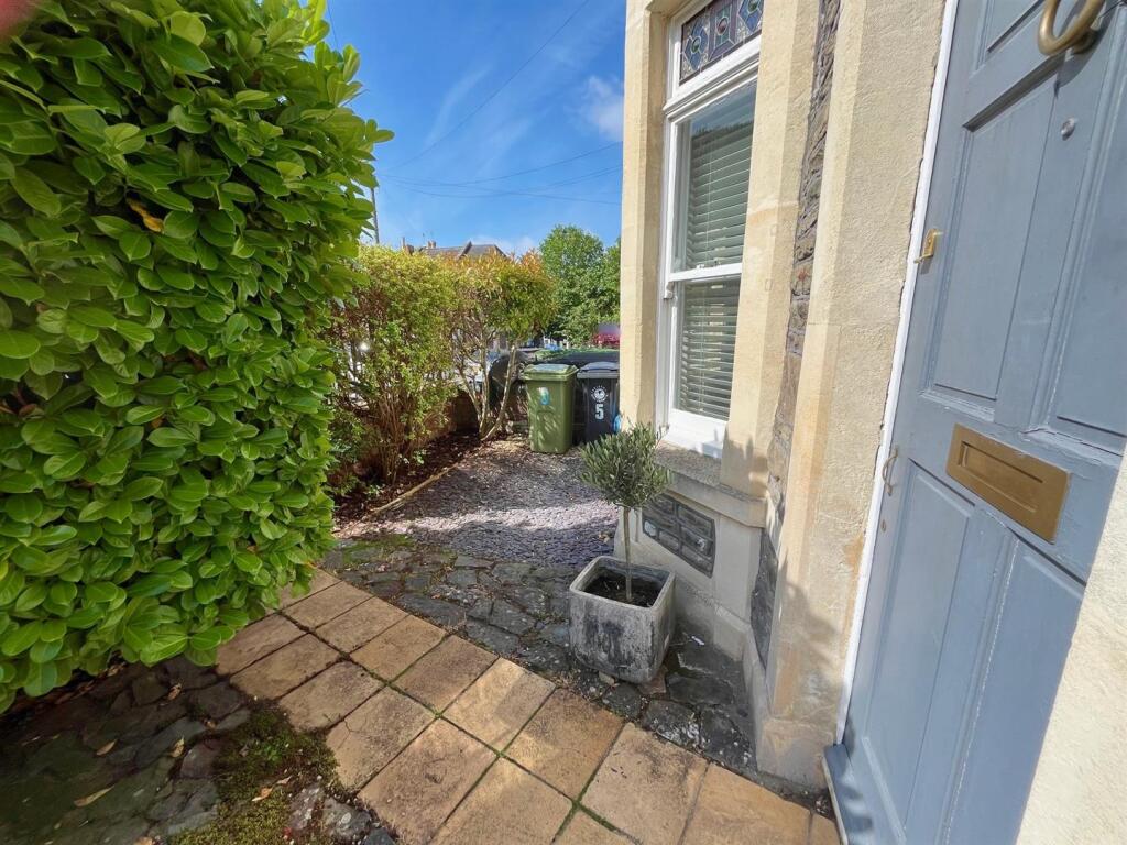 Front garden (1).jpg