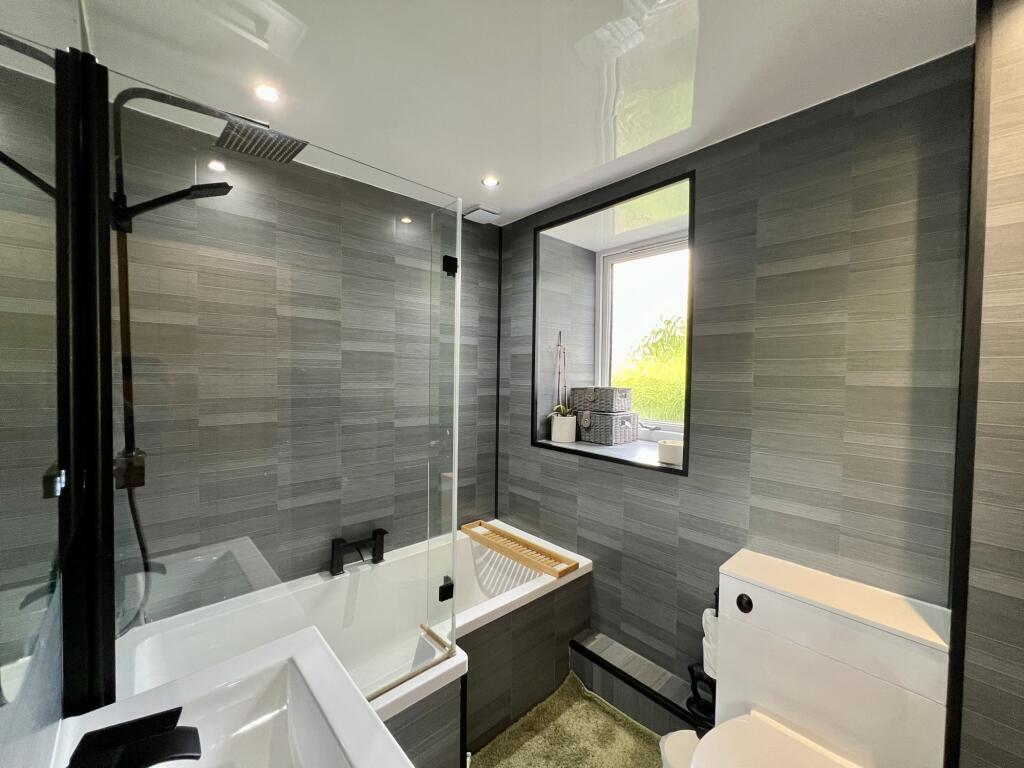2 Burn Court, Dalry - Williamson and Henry