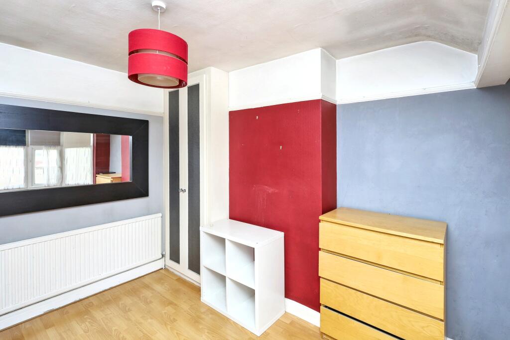 17 Tees Avenue, Perivale, Greenford, UB6 8JH