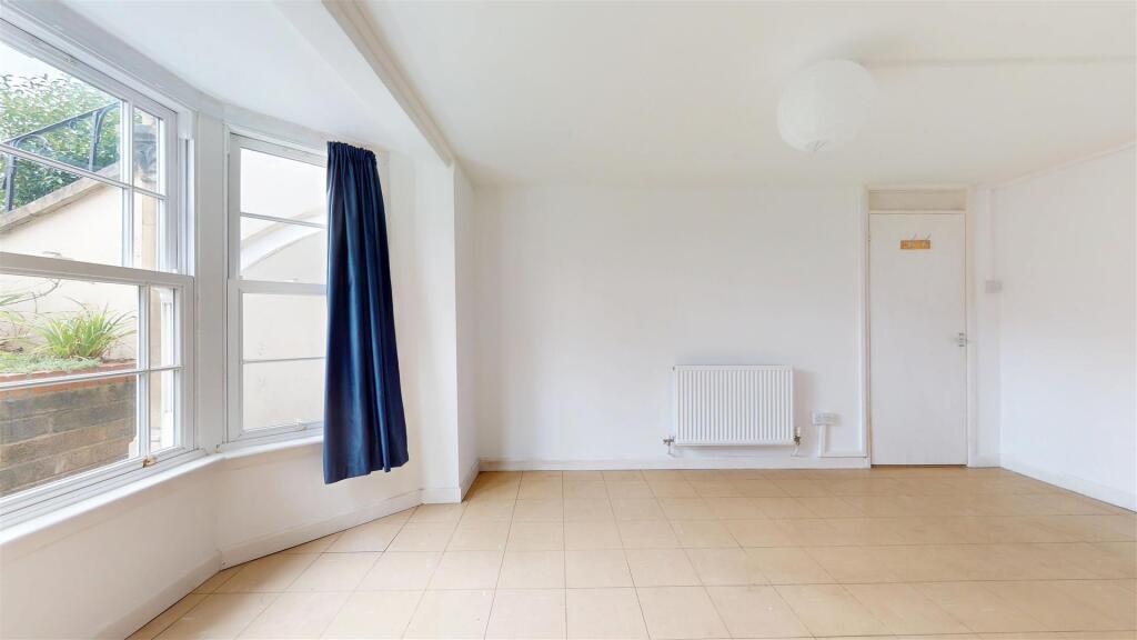 Bedroom 1 (2).jpg