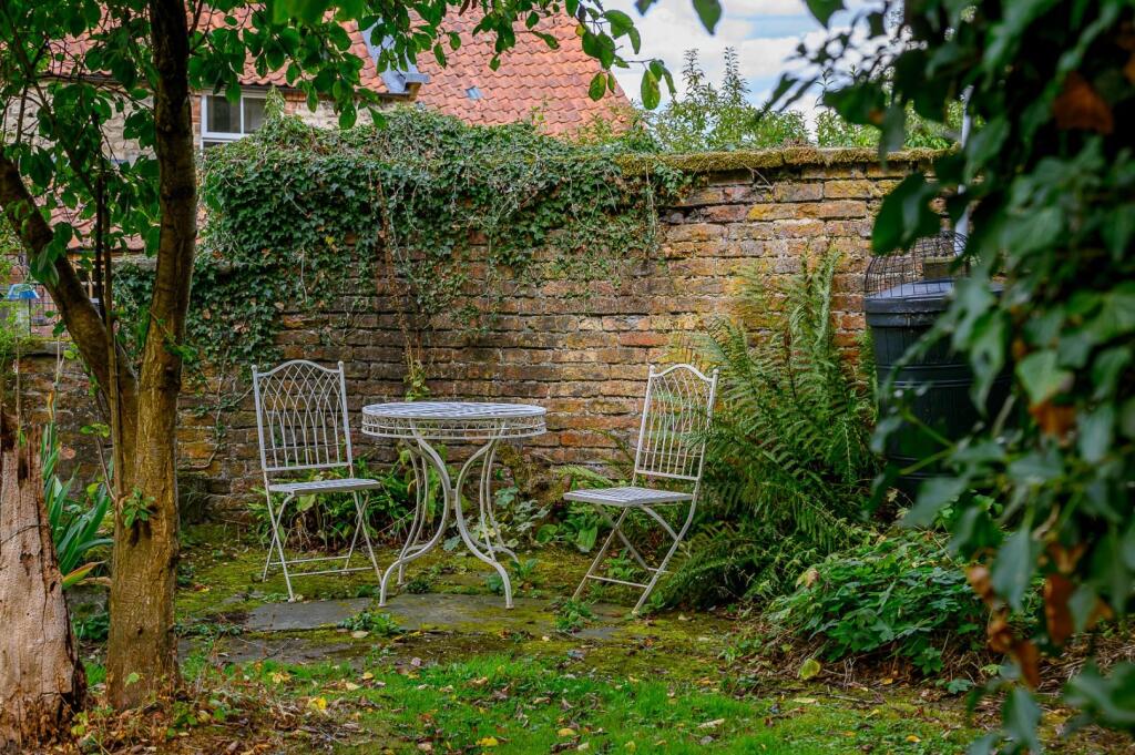 28 Whitewalls-47.jpg