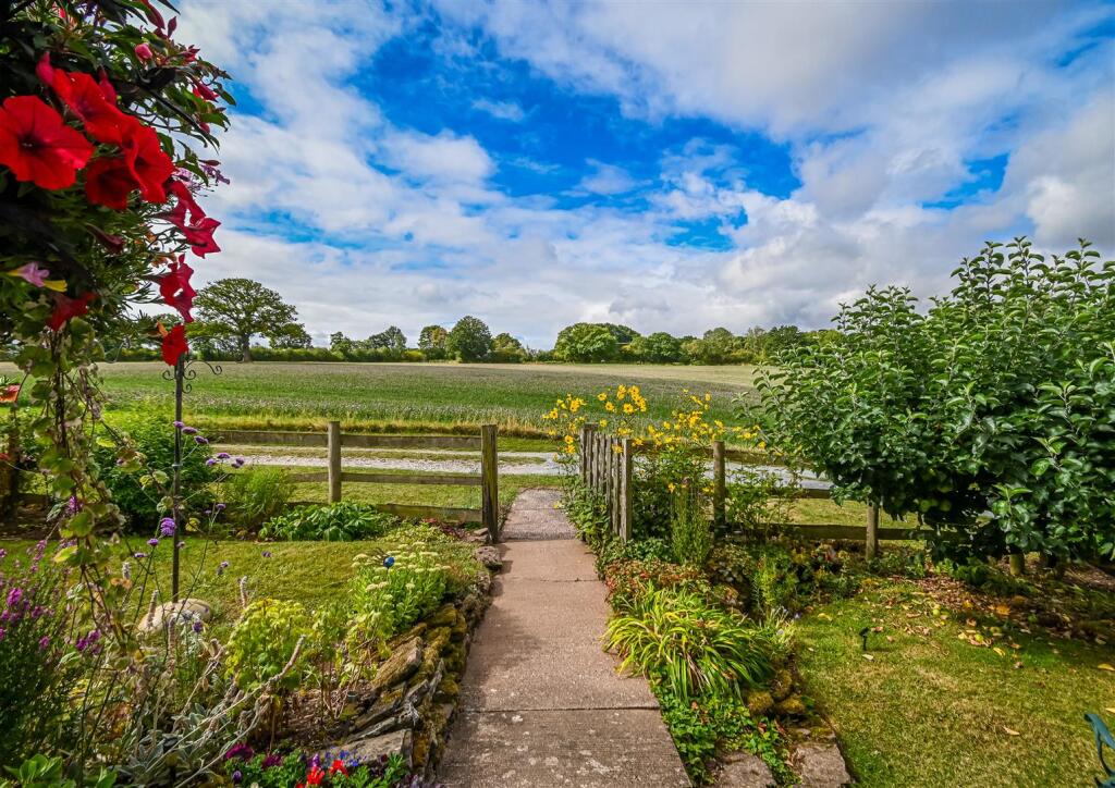 1 Netchwood Manor Cottage-15.jpg