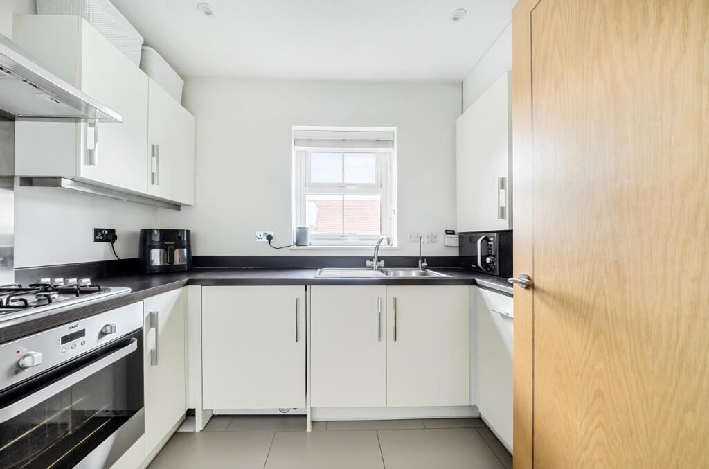 1373879-5-69089a5...