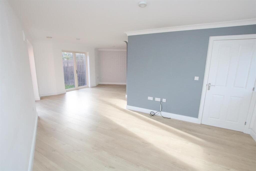 OPEN PLAN LIVING/ DINING/ KITCHEN