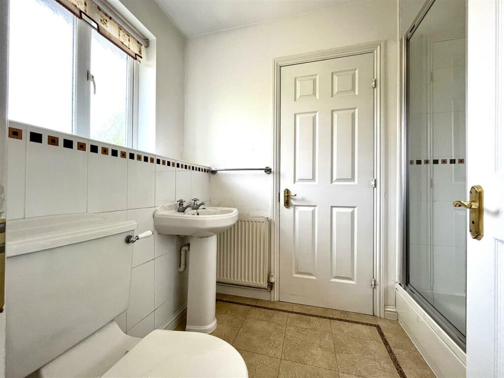 Bedroom 3 &amp; 4 Jack and Jill Shower Room