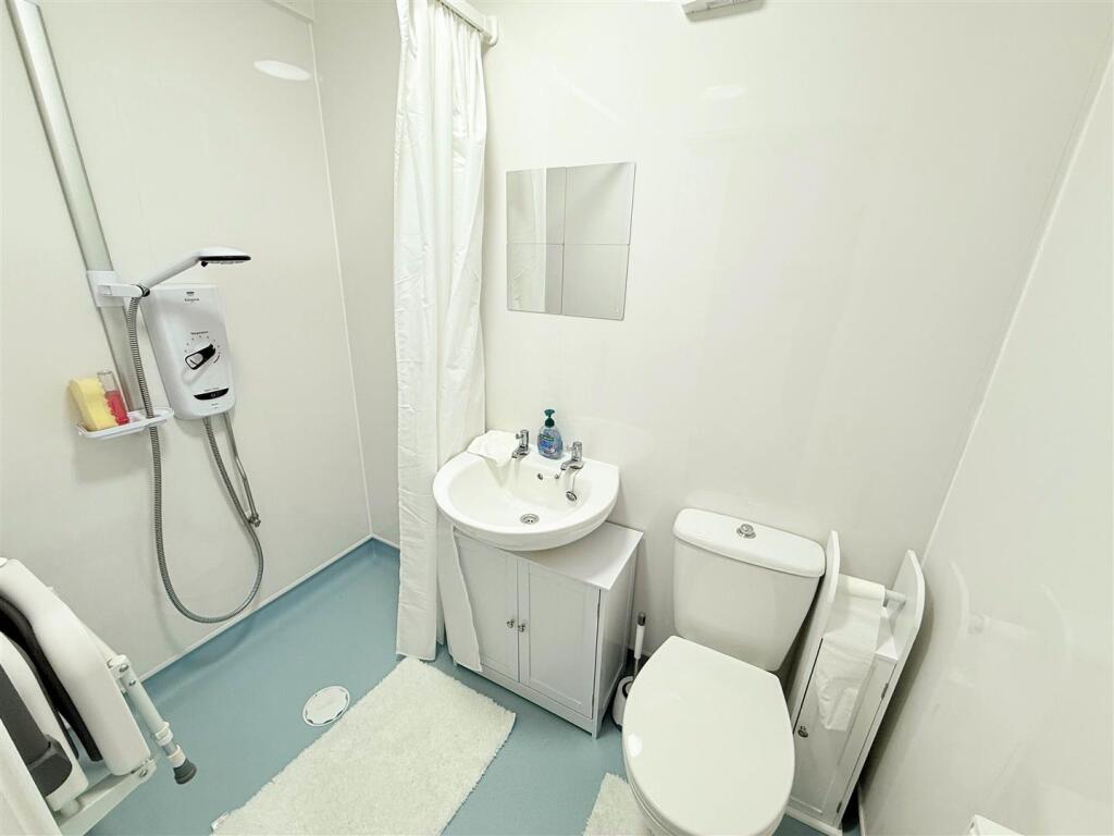 EN-SUITE WET ROOM