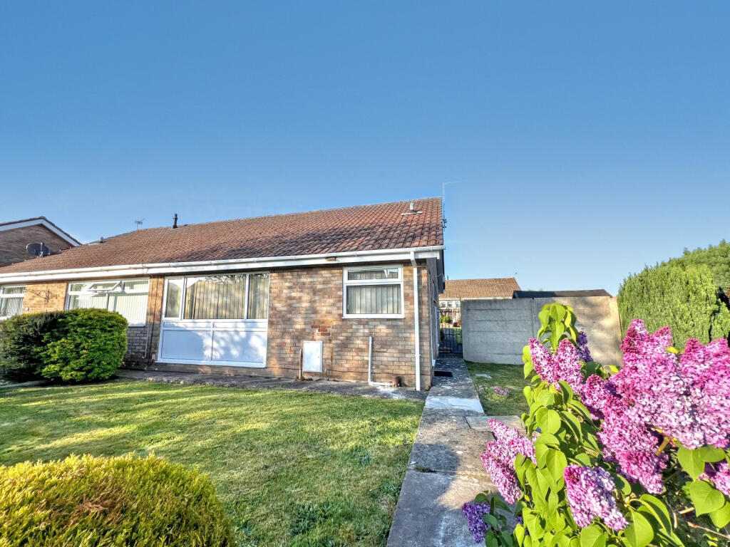 BEAUTIFULLY MAINTAINED 2 BED BUNGALOW