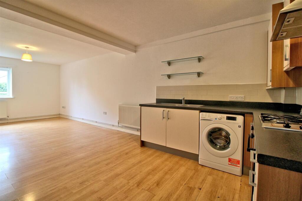 Kitchen Lounge