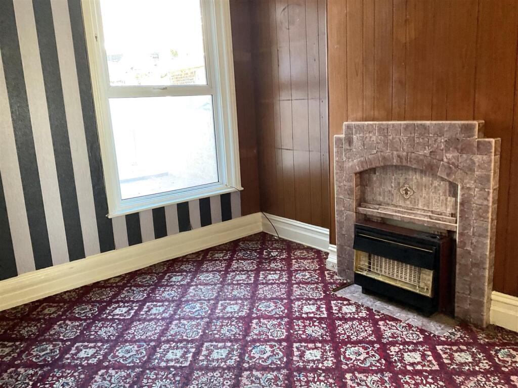 Dining Room pic1.jpg