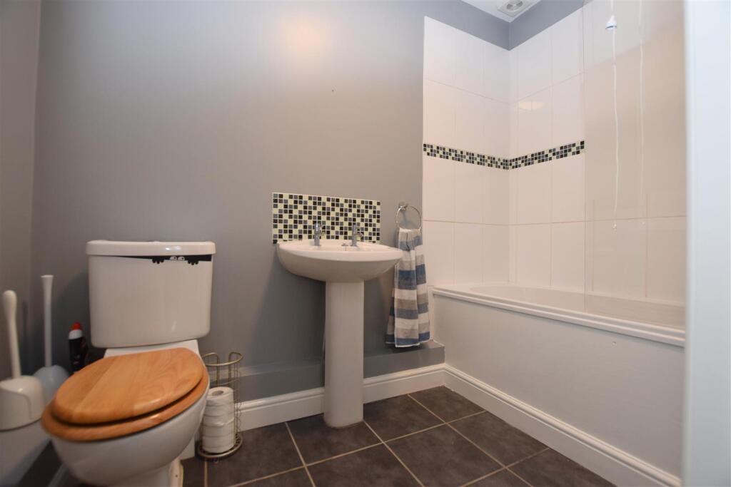 Family Bathroom.jpg