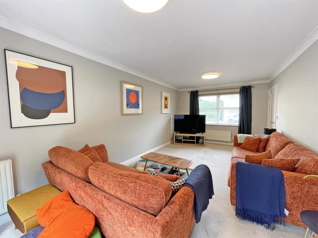 Ramsey Gardens 82 - Lounge 1.jpg