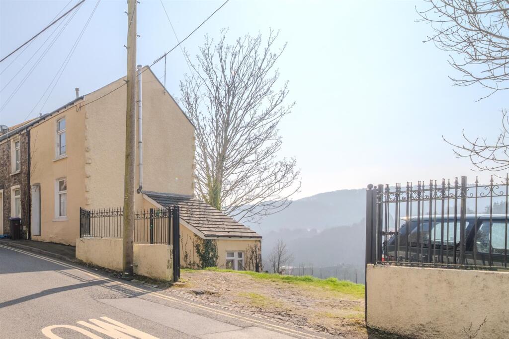 12 Lower Leigh Road-16.jpg