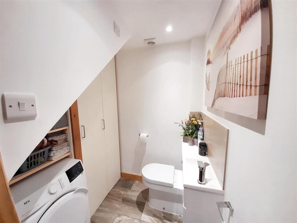 Utility / cloakroom