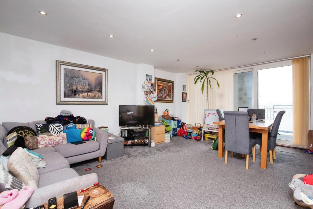 Living/Dining Area