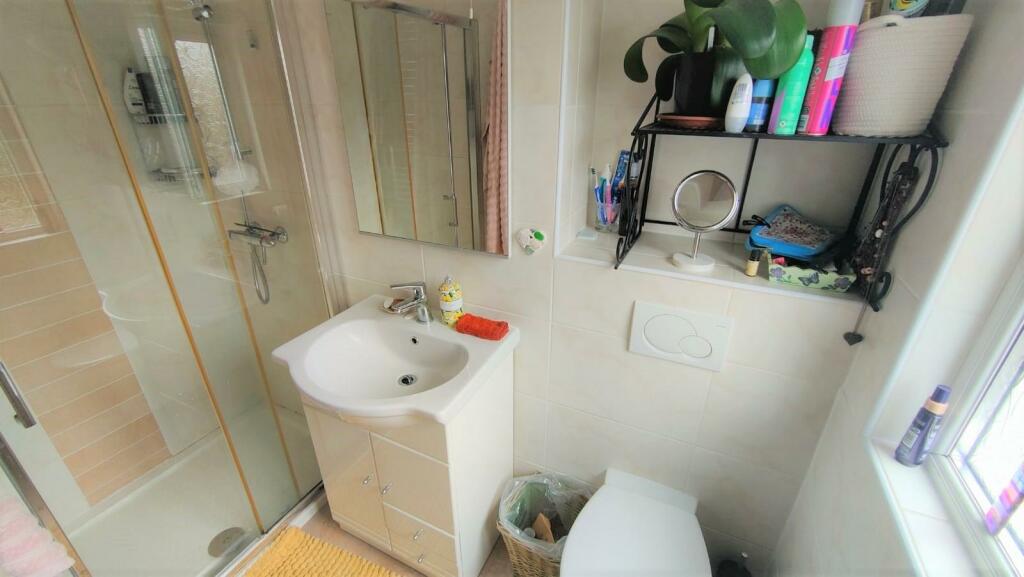 ensuite.jpg