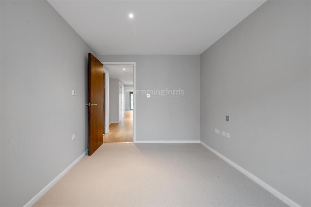 07-620f82062-JJ-HMF-Blackthorn Av-31-logo.jpg