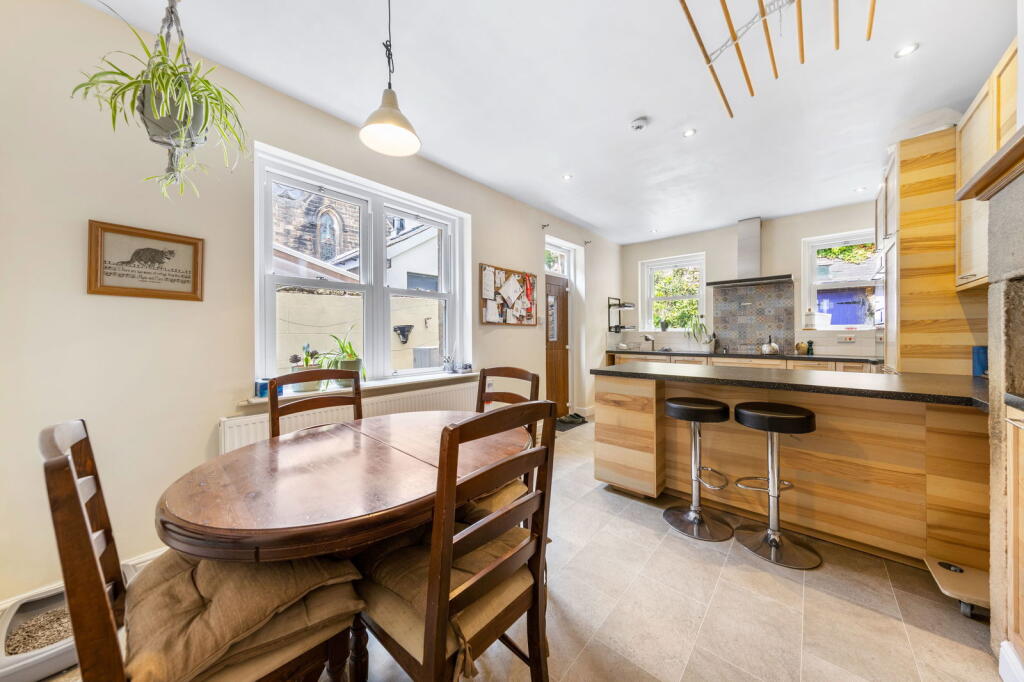 New Street, Matlock. DE4 3FH