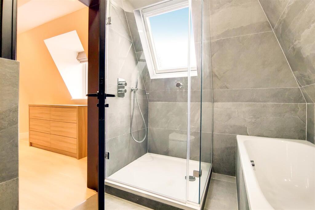 Master bedroom en-suite shower room