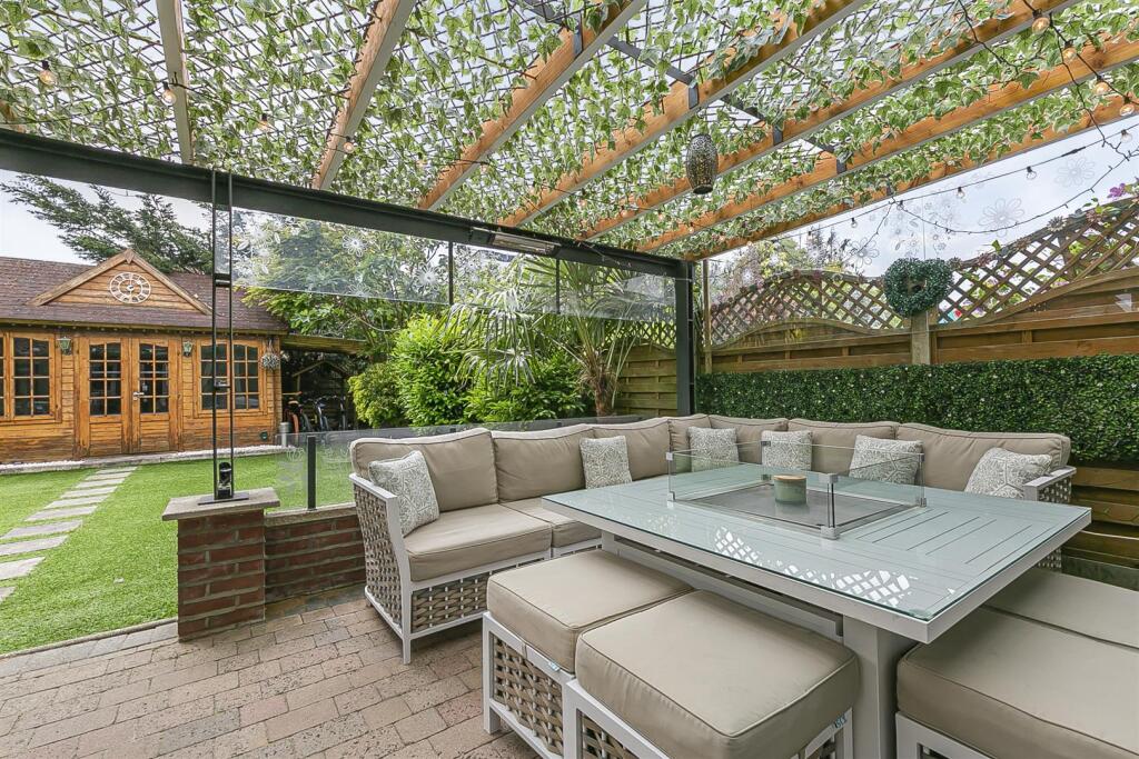 GARDEN PATIO / SEATING AREA