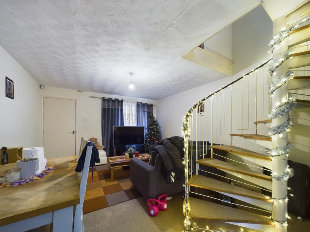 CAM01740G0-PR0310-STILL002