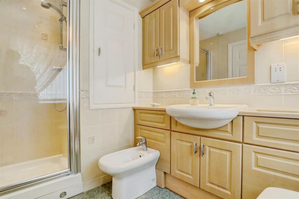 ENSUITE