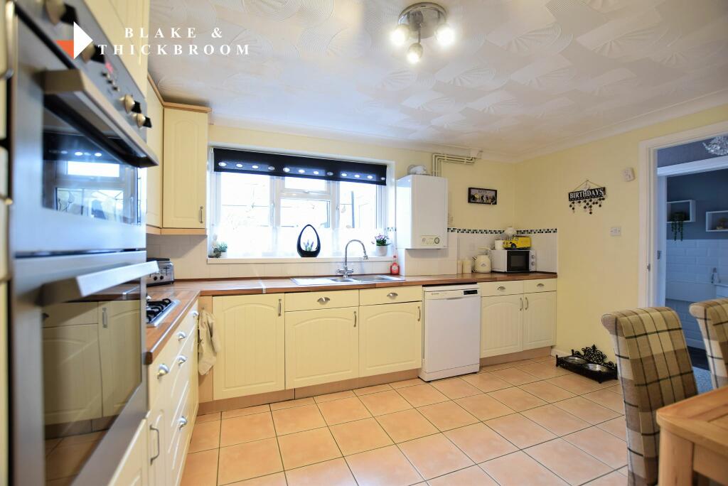 KITCHEN / DINER