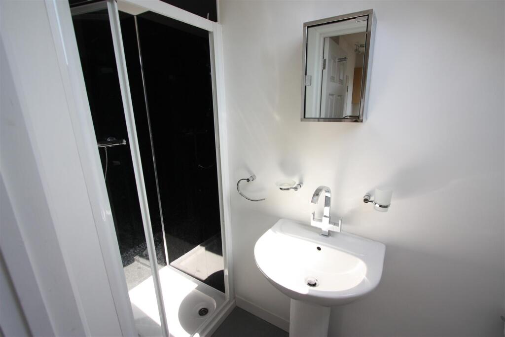 Flat 5, 6Trebarwith Crescent En Suite