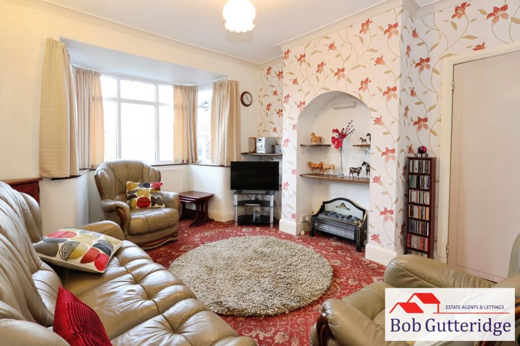 BAY FRONTED DINING ROOM