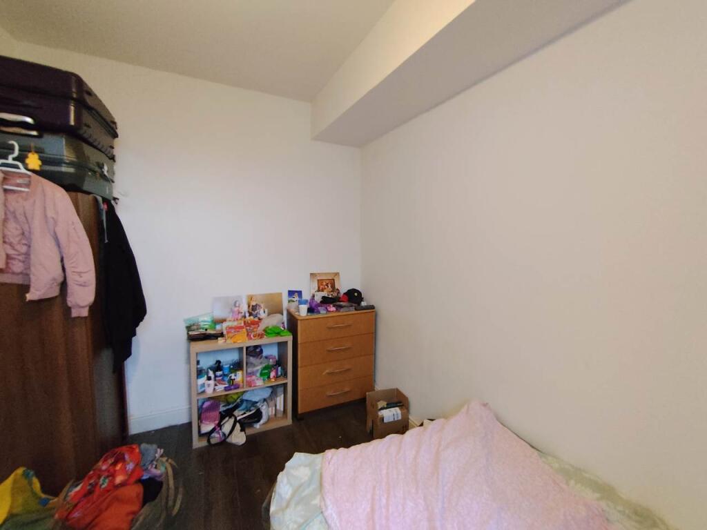 Bedroom 1 (2)
