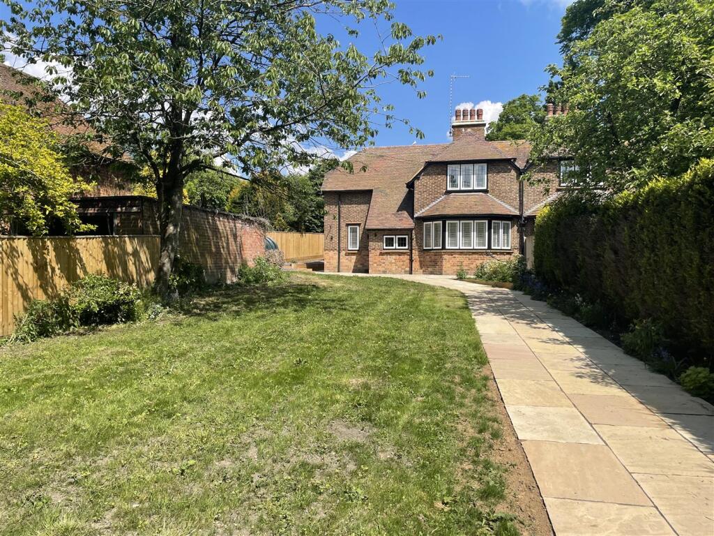 2 Manor Cottages - Front Garden.JPG