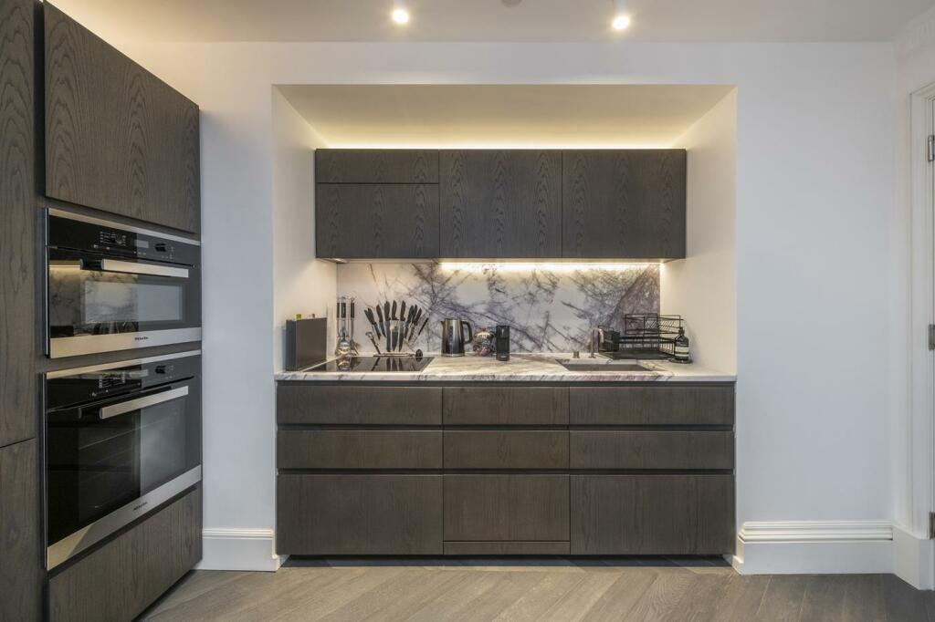 kitchen (2).jpg