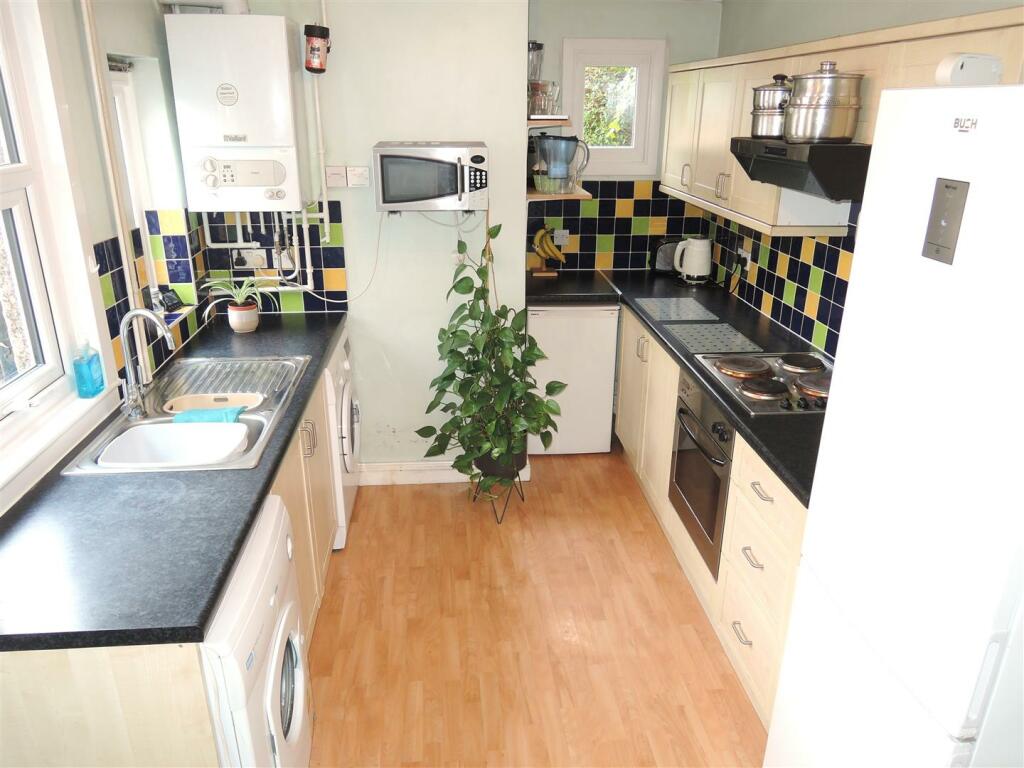 Kitchen: