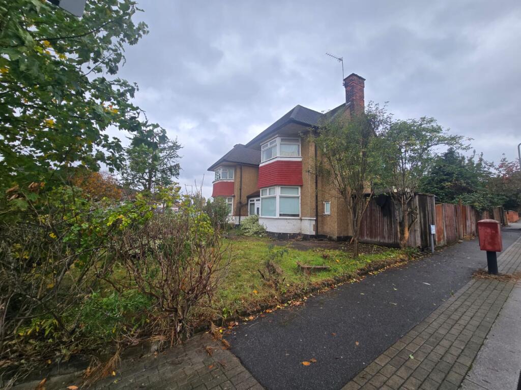 3 bed semi-detached house for sale Renters Avenue