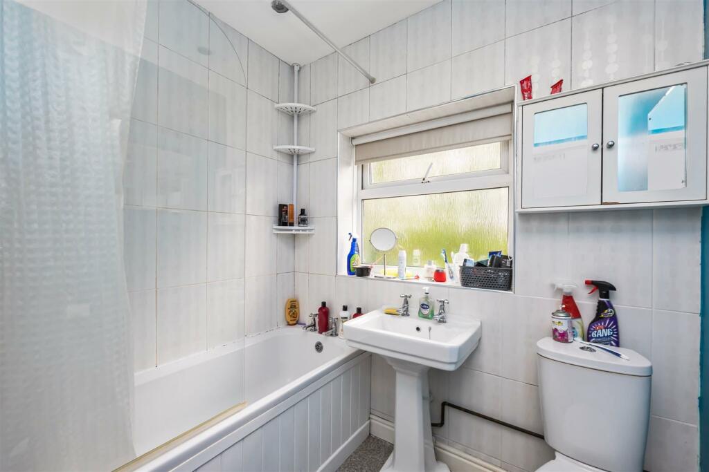Elm Drive 66 BATHROOM.jpeg