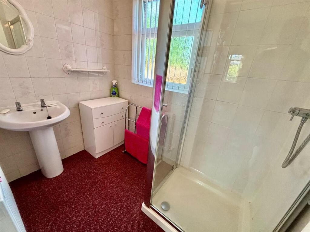 Shower Room: