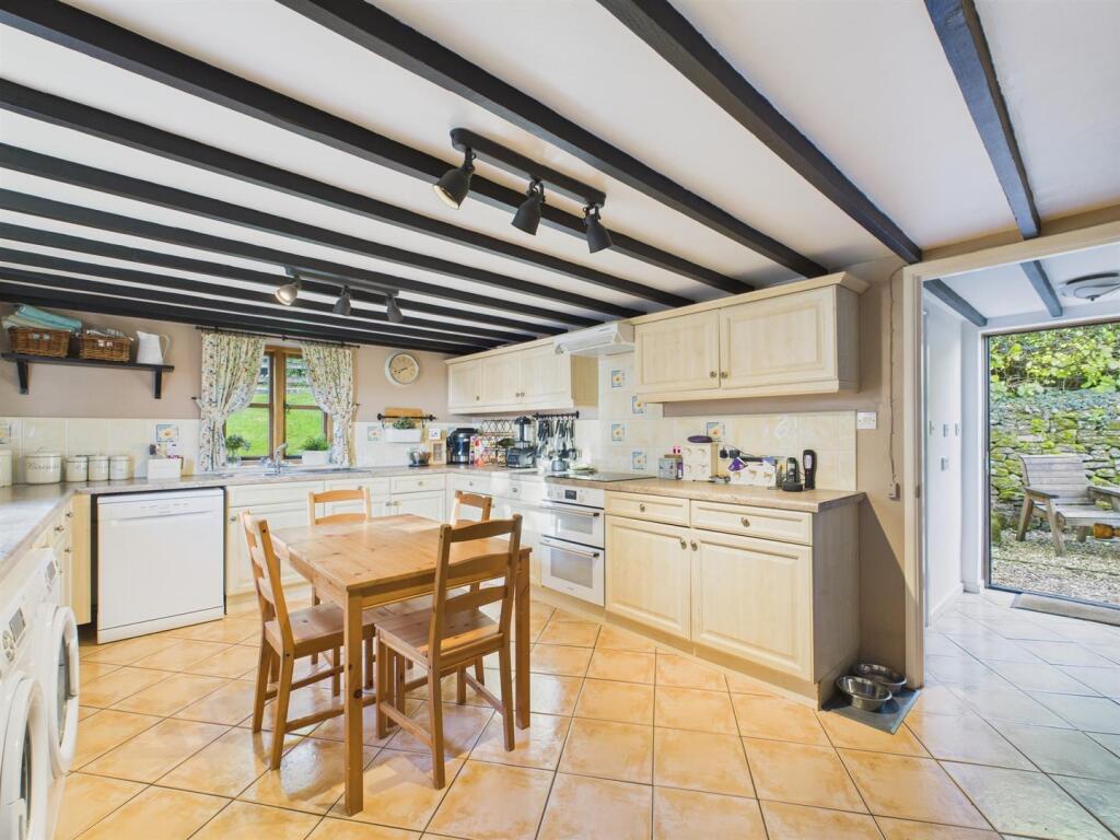 KITCHEN/BREAKFAST ROOM