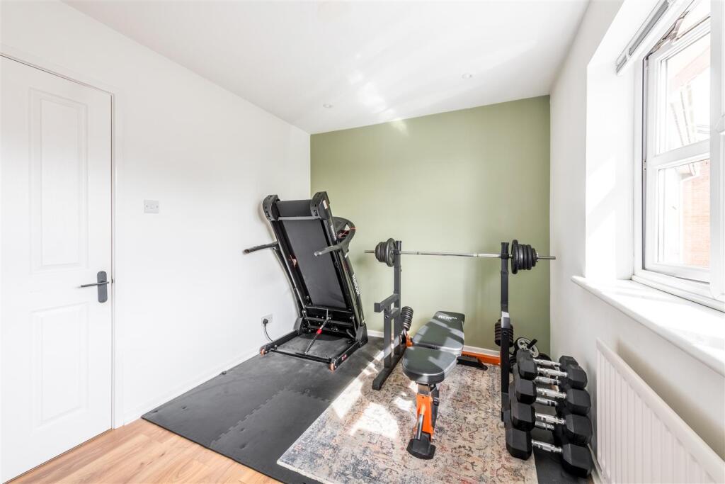 8 Blackthorne Close-13.jpg